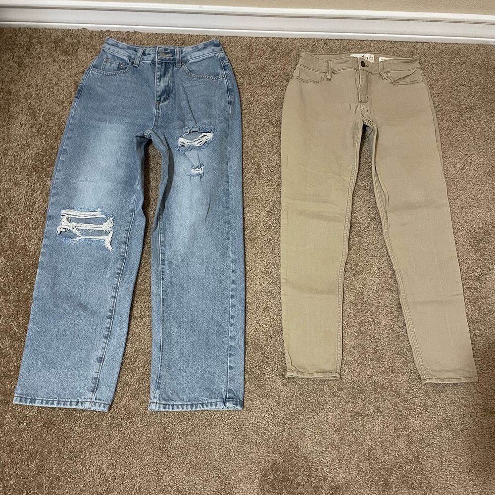 2pc Bundle Women’s 26” Hollister Khaki Jeans & Shein Denim Jeans